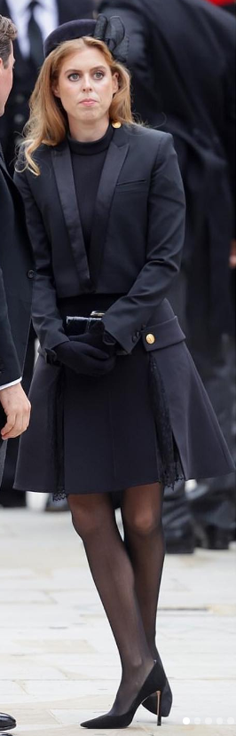 Who made Princess Beatrice s black jacket pleated dress pumps