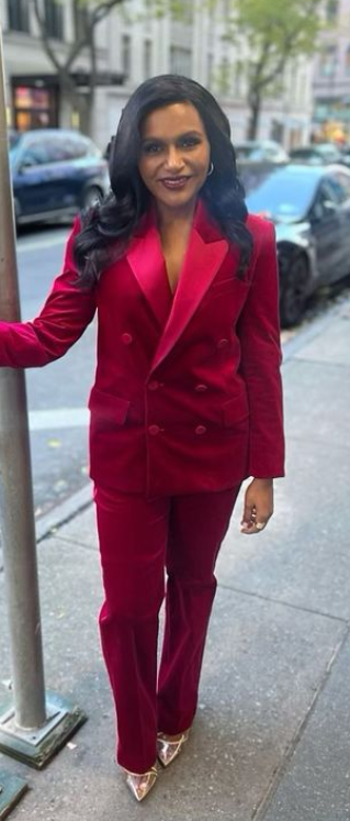 Who made Mindy Kaling's red velvet pants, pumps, and blazer? – OutfitID