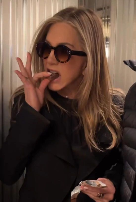 Jennifer Aniston West Hollywood November 15, 2021 – Star Style