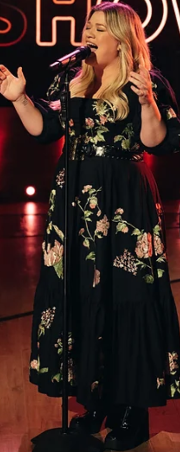 Who made Julia Roberts' black floral dress? – OutfitID