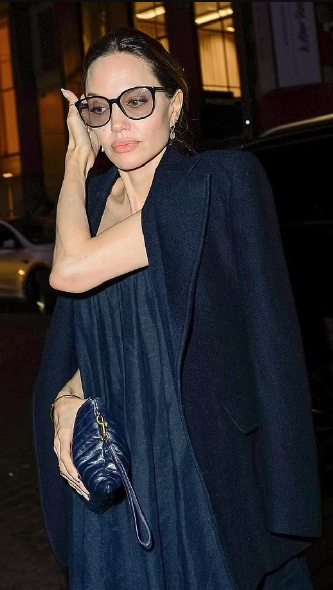 WHAT SHE WORE: Angelina Jolie with black and gold clutch at the UN  Headquarters in New York on June 24 ~ I want her style - What celebrities  wore and where to