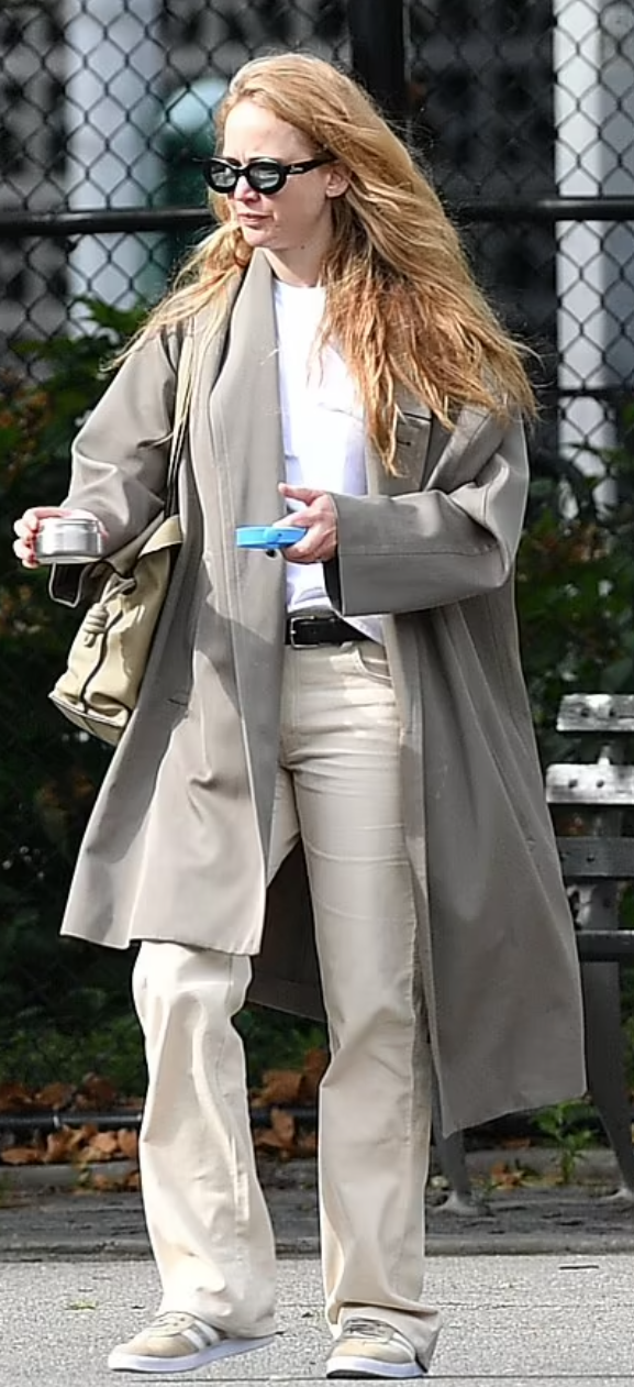 Who made Jennifer Lawrence's brown handbag, white jeans, tee